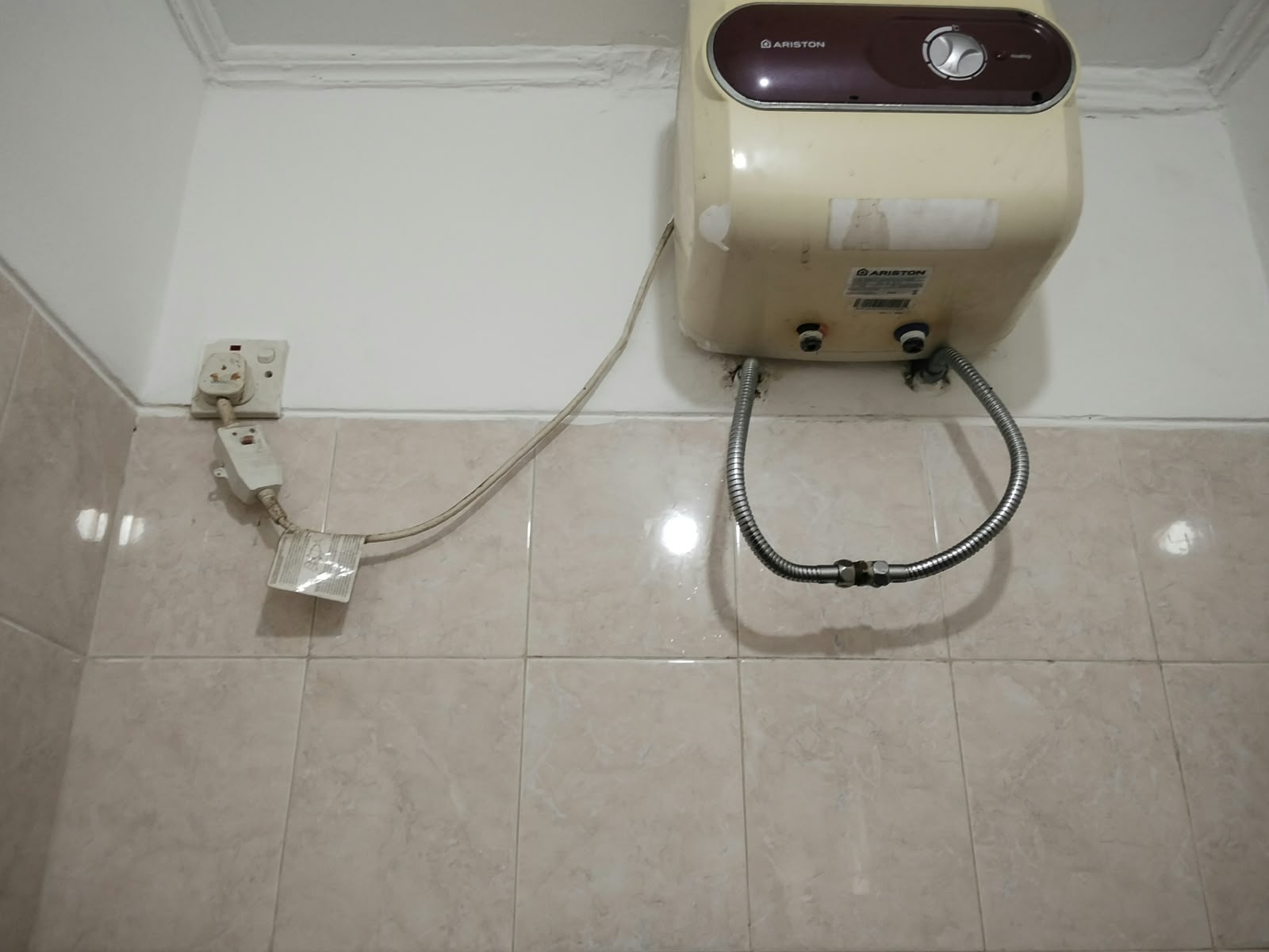 Service Water Heater Ariston Blok M Jakarta Selatan