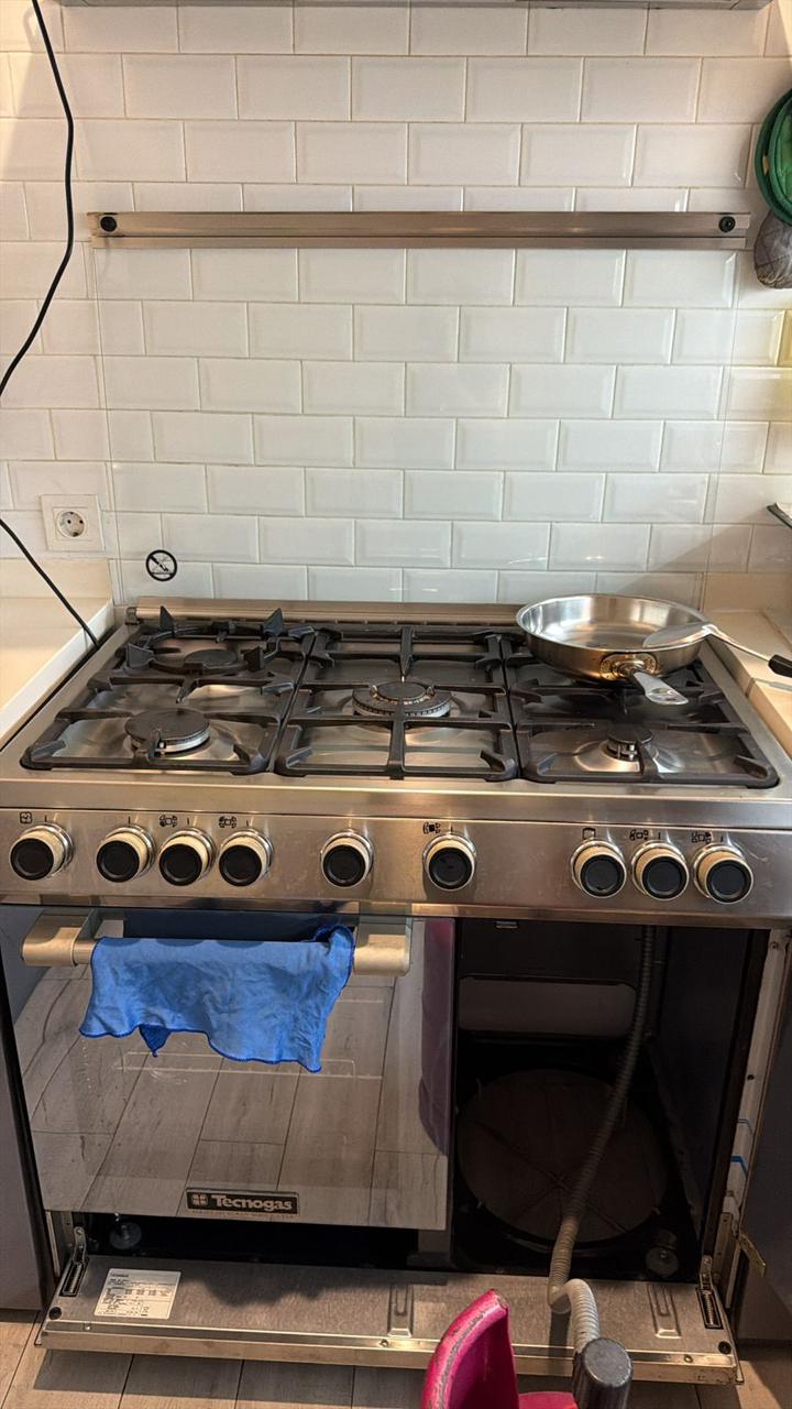 Service Kompor Ariston